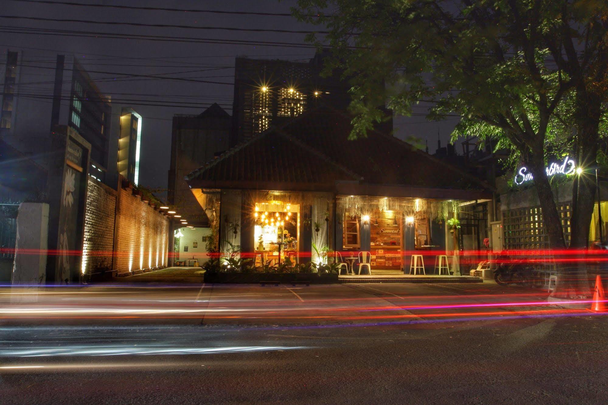 Summerbird - Bed And Brasserie Bandung Exterior photo